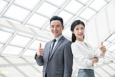 《鬼屋魔影重制版》新预告曝光 巨大黑影反派现身